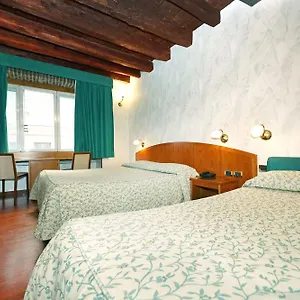 Corot Hotel
